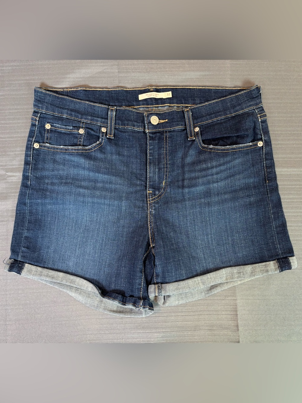 Levi’s Women’s Mid Length Denim Shorts Size 32 Dark Wash Cuffed High Rise